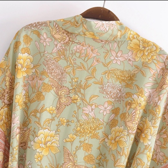 SOLD OUT Butterfly Fields Floral Pastel Casual Kimono Open Duster Wrap Coverup - Picture 4 of 11
